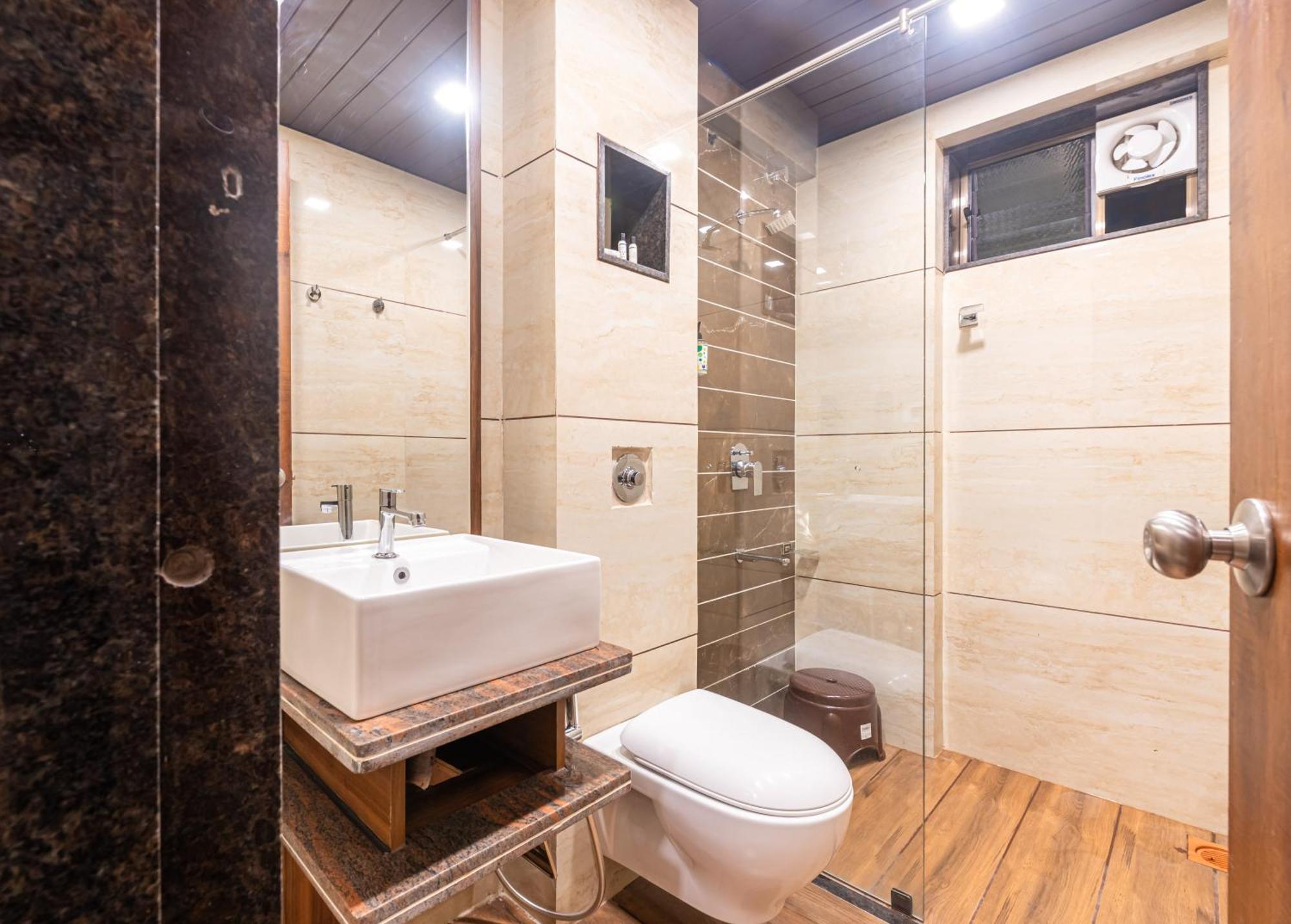 Lemon Wood Suites Пуна Экстерьер фото